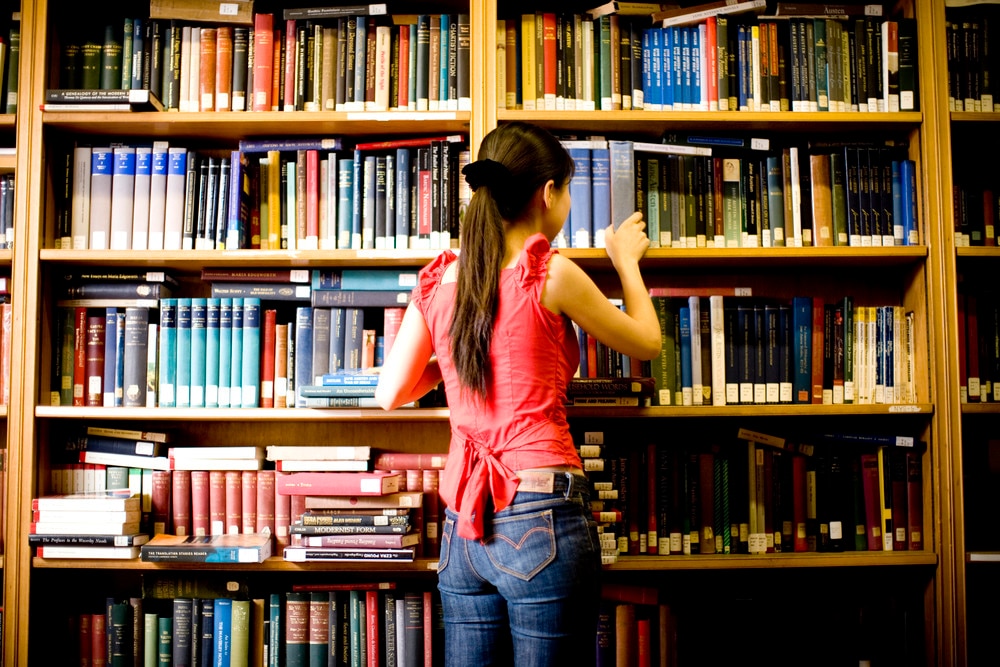 An English bookshelf British Council